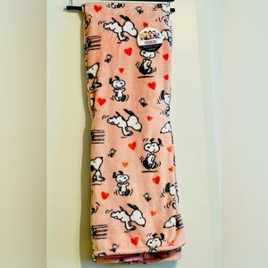 Peanuts Snoopy Pink Valentine's Day Throw Blanket